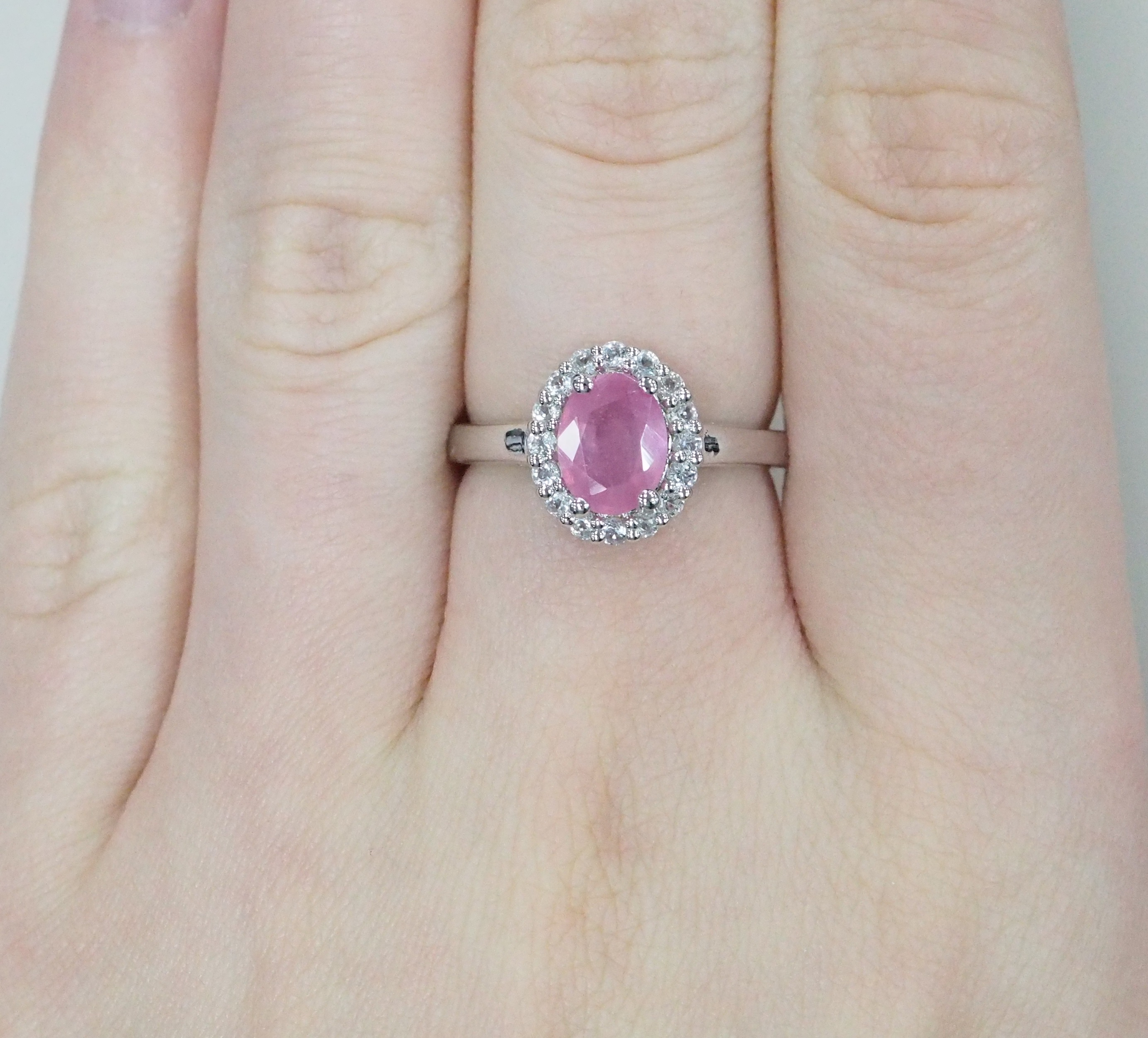 Серебряное кольцо с розовым сапфиром